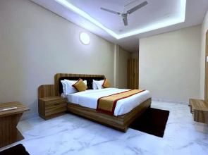 Hotel Vrinda Niddhivan- near Prem mandir