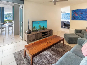 Pavillion 17 - Waterfront Spacious 4 Bedroom With Own Inground Pool And Golf Buggy