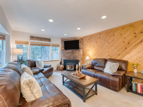Westlake Cabin by Avantstay Hot Tub Near Skiing Walk to Restaurants Lake