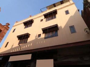 Lucky Guest House By OYO Rooms