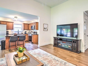 Family-friendly Calera Getaway w/ Game Room!
