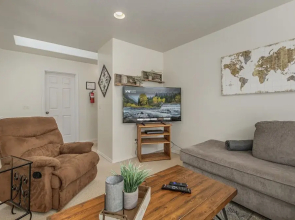 All Seasons Getaway 4 Bedroom Home by NW Comfy Cabins by RedAwning