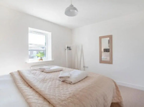 The Ebor Suites with Hot tubs