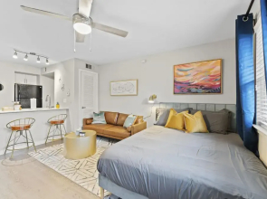 Charming Studio Close to Downtown and Domain