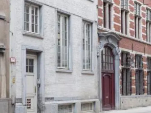 Cozy & Bright Apartment