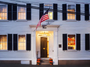 Harbor Light Inn