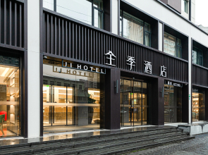 Ji Hotel (Shanghai Lujiabang Road Metro Station)