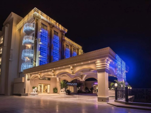 Les Ambassadeurs Marina Hotel & Casino