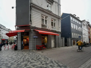 Sanders Merchant - Dreamy 3-bdr Apt w Terrace