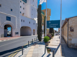 Sanders Cruise - Bright 2-bdr Apt With 2 Balconies