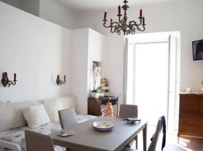 2 Bed Flat - Sleeps 4 - Parking - Wifi