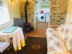 Beautiful Somerset Cottage with garden views.