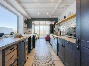 Harvest Moon - 2 bedroom cottage close to harbour