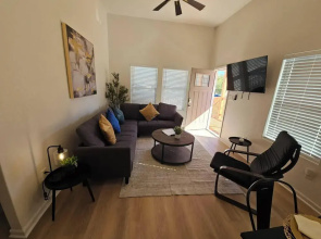 Peaceful Stays With Easy Access to Downtown!