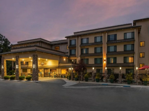 Yosemite Southgate Hotel & Suites