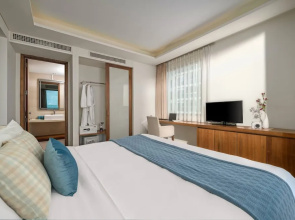 Exclusive 120sqm 2bdr Corner Suite Rooftop Pool