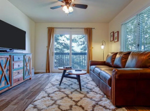 Trendy Country Club Condo