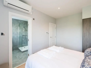 The Carlyle - Elegant Serviced Apartments