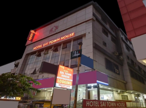 Collection O 70105 Hotel Sai Town House