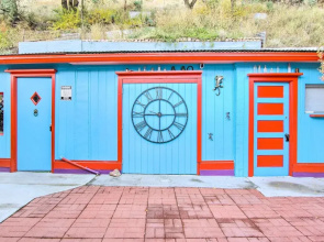 Colorful Bisbee Home w/ Patio ~ 1 Mi to Dtwn!