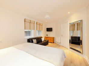 JOIVY Modern flats near Edinburgh Castle