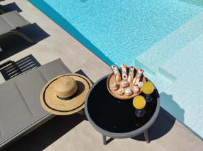 Calarossa Bay Pool Villa with private pool - whirpool - parching free - Wi-fi free - the beach 400 meters away - ADULT ONLY