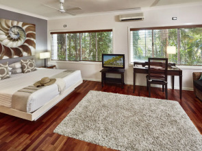 Alamanda Palm Cove by Lancemore