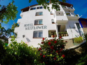 Mayflower Hotel & Hostal