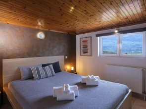 "Elegant & Quiet House"