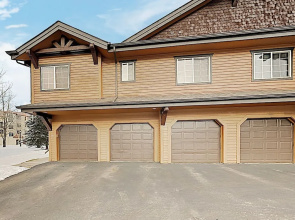 New Listing! Sparkling W/ Hot Tub & Garage 2 Bedroom Condo
