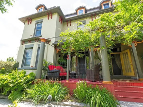 Russell Manor Bed & Breakfast