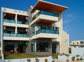 Six Color Sea B & B