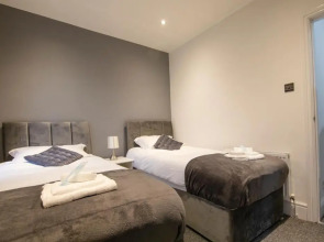 Stunning Bolton Abode - Pool Table