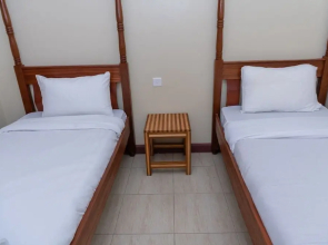 Stay.Plus Airport Transit House