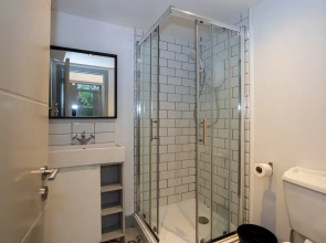 Spacious, Apartment Close to Manchester City Centre By Pillo Rooms
