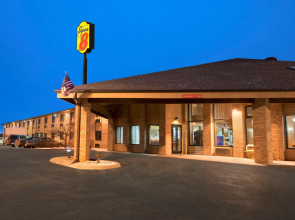 Super 8 by Wyndham Green Bay I-43 Bus. Park