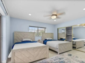 Las Olas & Beachside getaway with pool