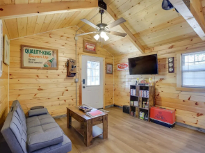 Quiet Caledonia Cabin: 18 Mi to Council Bluff Lake