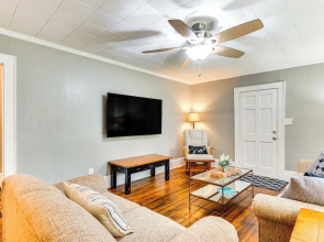 3 Mi to Dtwn & Holiday Events! Forest City Retreat