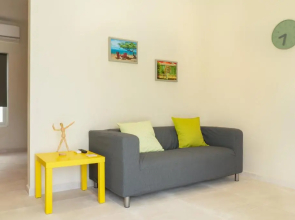 Hideout Suites - steps from Eagle Beach