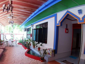 Blue Water Thoddoo Inn