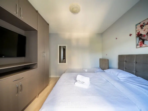 2BR apt 150m Beach Balneario Camboriu Esd143