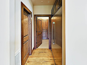 New Listing! All-suite Dream Lodge Near Top Skiing 3 Bedroom Home