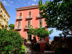 Large Apartment in the Heart of Chiaia