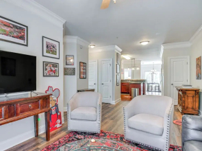 1 Mi to Uga: Charming Athens Condo w/ Balconies!