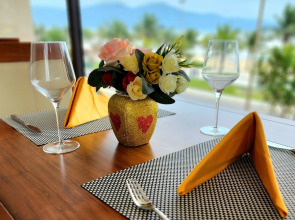 Yarra Ocean Suites Danang