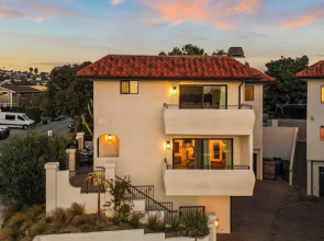 Steps to the Beach, Modern 3bdr w/ Patio 257 Trailhead Trestles 1 by Avantstay
