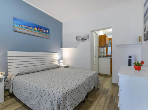 One-room apartment with sea view garden-Maia