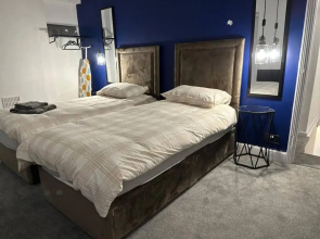 House - Sleeps 5 - Garden - Parking