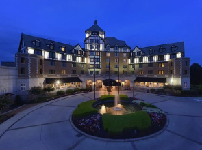 Hotel Roanoke & Conference Ctr, Curio Collection by Hilton